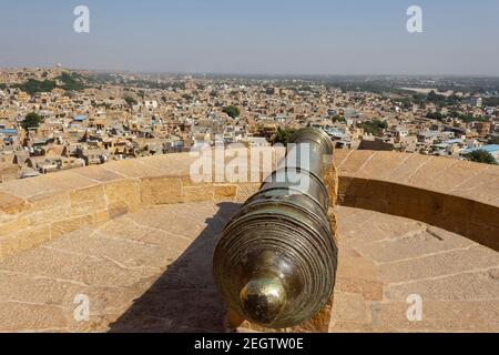 Canon auf der Oberseite des Jaisalmer Fort, Jaisalmer, Rajasthan, Indien. Stockfoto