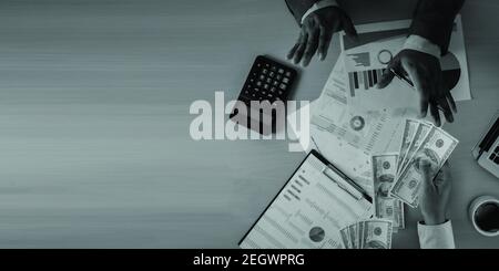 Man Dollar Geld Korruption Analyse Wachstum Gewinn Finanzhandel Fonds Und Geldwechsel US-Dollar Korruption Konzept Stockfoto