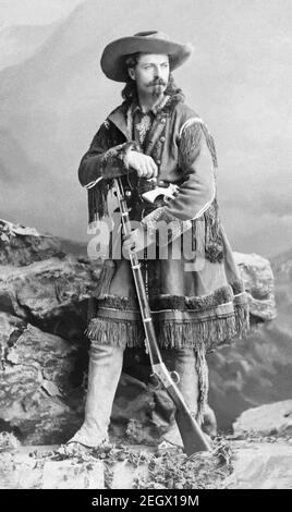 William Frederick 'Buffalo Bill' Cody (1846–1917), amerikanischer Soldat, Bison-Jäger und Showman, am besten bekannt für Buffalo Bills Wild West-Show, in einem Fotoportrait c1875. Stockfoto