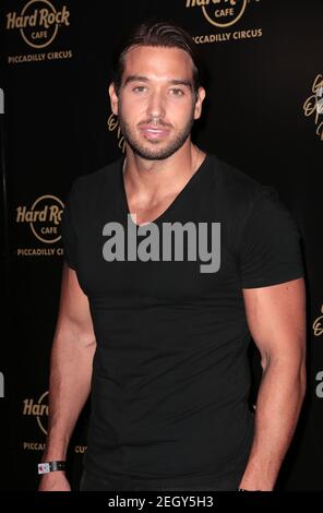 Sep 12, 2019 - London, England, UK - Hard Rock Cafe Piccadilly Circus Launch Party Foto Zeigt: James Lock Stockfoto