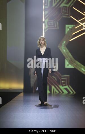 Rom, Italien. Februar 2021, 18th. Gretel z. präsentiert seine Sammlung "die neuen 20er Jahre" während der AltaRoma 2021. (Foto von Paolo Pizzi/Pacific Press) Quelle: Pacific Press Media Production Corp./Alamy Live News Stockfoto
