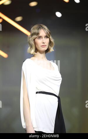 Rom, Italien. Februar 2021, 18th. Gretel z. präsentiert seine Sammlung "die neuen 20er Jahre" während der AltaRoma 2021. (Foto von Paolo Pizzi/Pacific Press) Quelle: Pacific Press Media Production Corp./Alamy Live News Stockfoto