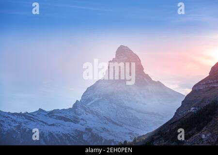 Matterhorn Mountain Snow Peak, Schweizer Alpen, Zermatt, Schweiz bei Sonnenuntergang Stockfoto