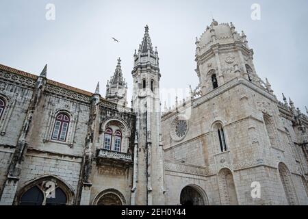 Kloster Jeronimos im Belem-Viertel von Lissabon, Portugal. Das Kloster ist als UNESCO-Weltkulturerbe eingestuft Stockfoto