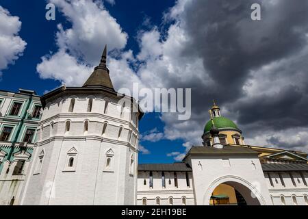 Das Danilow-Kloster (auch das Svyato-Danilov-Kloster oder das Heilige Danilov-Kloster) wurde Ende des 13th. Jahrhunderts gegründet. Moskau, Russland Stockfoto