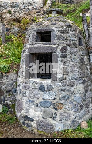 Perrier, Frankreich. Februar 2021, 10th. Das Dorf des Roches von Perrier, bestehend aus rund 300 Höhlen, stellt die größte Troglodytenanlage in der Auvergne dar. Stockfoto