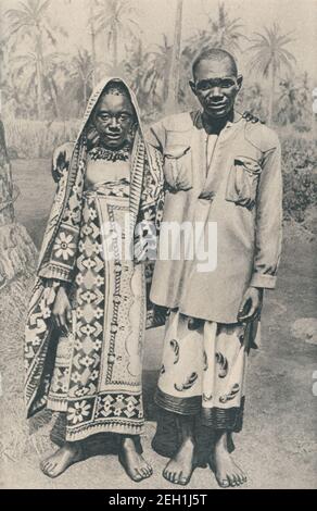 Ein Foto aus dem frühen 20th. Jahrhundert von einem Suaheli-Mann und Frau aus Ostafrika ca. Anfang 1900s Stockfoto