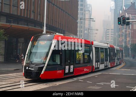 Sydney Light Rail Release Date in Smoke Damaged Streets of Sydney Stockfoto