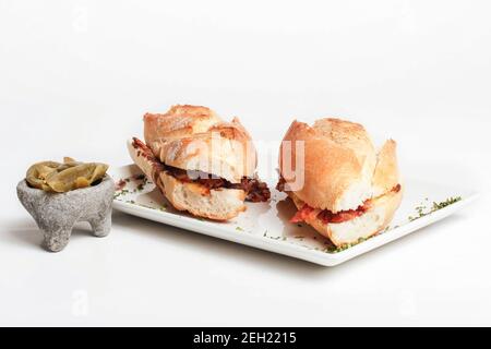 Nahaufnahme von köstlich zubereiteten Sandwiches mit Chot Pepper serviert Stockfoto