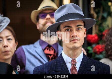 Dapper British CHAP am "Grand Flaneur" CHAP Walk, Mayfair, London, Großbritannien Stockfoto