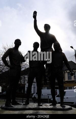 EAST HAM, LONDON - 19th. FEBRUAR 2021: WM-Skulptur der Champions 1966 in der Nähe des alten Stadions von West Ham United im Upton Park. Stockfoto