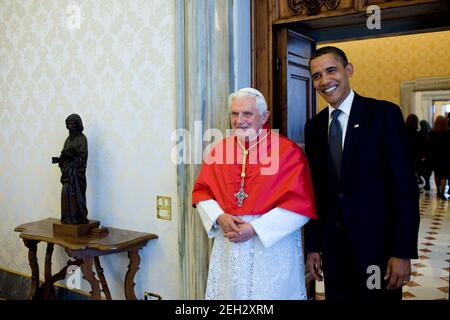 Us-Präsident Barack Obama trifft sich mit Papst Benedikt XVI. im Vatikan am 10. Juli 2009. Stockfoto