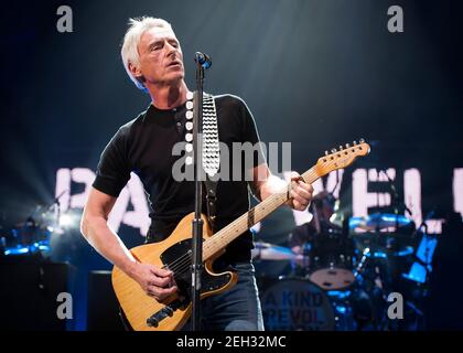 Paul Weller tritt auf der Bühne für die jährliche Konzertreihe Teenage Cancer Trust in der Royal Albert Hall in London auf. Bilddatum: Freitag, 31st. März 2017. Bildnachweis sollte lauten: © DavidJensen Stockfoto