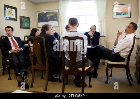 Präsident Barack Obama nimmt am 17. Juli 2009 an einem Gesundheitstreffen von Phil Schiliro im Weißen Haus Teil. Stockfoto