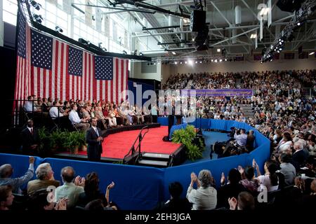 Präsident Barack Obama hält eine Ratssitzung an der Broughton High School in Raliegh, NC am Mittwoch, 29. Juli 2009. Stockfoto