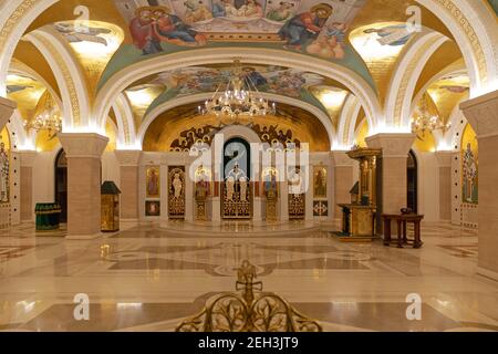 Belgrad, Serbien - 11. April 2019: unterirdische Krypta des Heiligen Sava orthodoxe Kirche in Belgrad, Serbien. Stockfoto