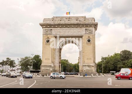Triumphbogen zur Unabhängigkeit im Zentrum von Bukarest, Rumänien Stockfoto