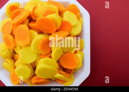 Rohe Kurkuma Gurke hergestellt in Gujarat, Indien während der Wintersaison bekannt als Haldi ka achaar in hindi Stockfoto