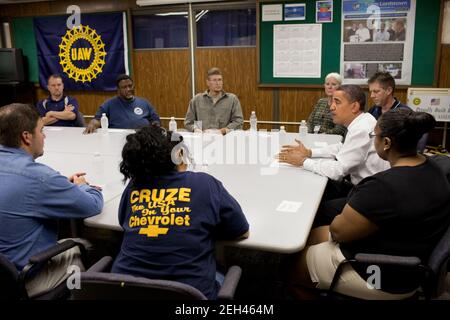 Präsident Barack Obama nimmt am 15. September 2009 an einer Diskussionsrunde mit GM-Arbeitern im General Motors Lordstown Assembly Plant in Warren, Ohio, Teil. Stockfoto