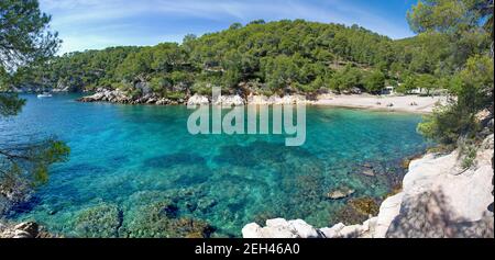 Calanque De Port D'Alon, Bucht mit klarem Wasser in der Nähe von Cassis Stockfoto