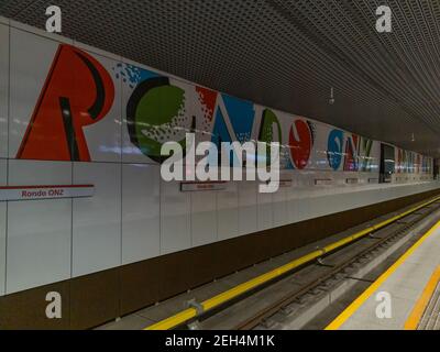 Warschau November 9 2019 Rondo ONZ U-Bahn-Station Stockfoto