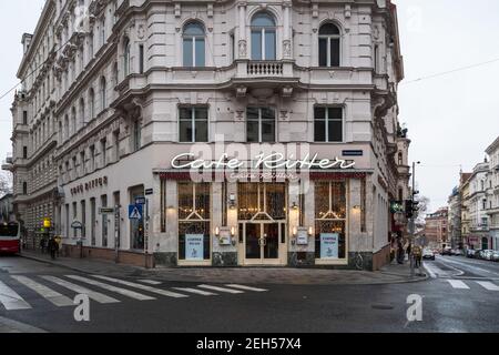 Wien, Österreich - Decembter 19 2020: Cafe Ritter Exterior, ein traditionelles Wiener Kaffeehaus im Mariahilf-Viertel. Stockfoto