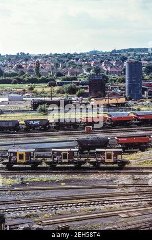 1988 Toton Sidings Toton Nottingham - Güterzüge in Bahngleisen am Standort Toton Sidings geplant East midland hs2 Rail Hub. Allgemeine Abstellgleise lagern stationäres Rollmaterial, insbesondere zum Be- und Entladen. Long eaton Nottinghamshire Erewash East Midlands England GB UK Europe Stockfoto