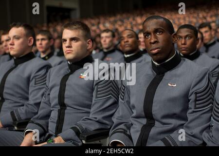 Kadetten hören Präsident Barack Obamas Rede an der US-Militärakademie am West Point in West Point, N.Y., 1. Dezember 2009. Stockfoto