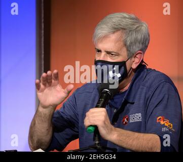 Pasadena, Vereinigte Staaten Von Amerika. Februar 2021, 18th. Mars 2020 Deputy Project Manager Matt Wallace, Bemerkungen während einer Pressekonferenz nach der Landung im NASA Jet Propulsion Laboratory am 18. Februar 2021 in Pasadena, Kalifornien. Der Perseverance Mars Rover landete erfolgreich und begann sofort, Daten zurück zur Erde zu senden. Quelle: Planetpix/Alamy Live News Stockfoto