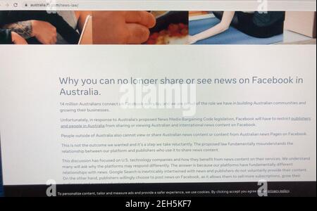 Ein Screenshot zeigt einen Browser mit einer Facebook-Webseite in Australien. Der Social-Media-Riese kündigte an, dass es Menschen und Verleger daran hindern würde, Nachrichten-Links in Australien zu teilen oder anzusehen. Der Schritt, der sofort in Kraft gesetzt wurde, war eine Reaktion auf einen Gesetzesvorschlag der australischen Wettbewerbs- und Verbraucherkommission, die verlangen würde, dass Tech-Unternehmen mit Medienverlagen verhandeln und sie für die Inhalte, die auf ihren Seiten erscheinen, entschädigen würde. (Foto von Samuel Rigelhaupt / Sipa USA) Stockfoto