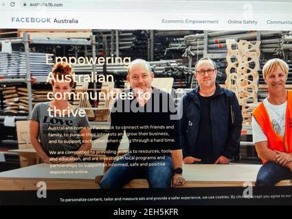 Ein Screenshot zeigt einen Browser mit einer Facebook-Webseite in Australien. Der Social-Media-Riese kündigte an, dass es Menschen und Verleger daran hindern würde, Nachrichten-Links in Australien zu teilen oder anzusehen. Der Schritt, der sofort in Kraft gesetzt wurde, war eine Reaktion auf einen Gesetzesvorschlag der australischen Wettbewerbs- und Verbraucherkommission, die verlangen würde, dass Tech-Unternehmen mit Medienverlagen verhandeln und sie für die Inhalte, die auf ihren Seiten erscheinen, entschädigen würde. (Foto von Samuel Rigelhaupt / Sipa USA) Stockfoto