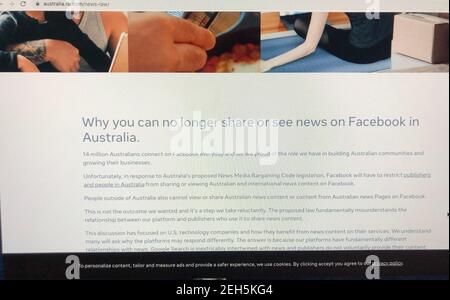 Ein Screenshot zeigt einen Browser mit einer Facebook-Webseite in Australien. Der Social-Media-Riese kündigte an, dass es Menschen und Verleger daran hindern würde, Nachrichten-Links in Australien zu teilen oder anzusehen. Der Schritt, der sofort in Kraft gesetzt wurde, war eine Reaktion auf einen Gesetzesvorschlag der australischen Wettbewerbs- und Verbraucherkommission, die verlangen würde, dass Tech-Unternehmen mit Medienverlagen verhandeln und sie für die Inhalte, die auf ihren Seiten erscheinen, entschädigen würde. (Foto von Samuel Rigelhaupt / Sipa USA) Stockfoto