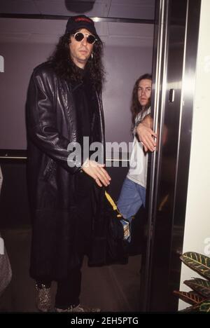 LOS ANGELES, CA - NOVEMBER 24: Howard Stern hat am 24. November 1992 auf dem Los Angeles International Airport in Los Angeles, Kalifornien gesichtet. Quelle: Ralph Dominguez/MediaPunch Stockfoto