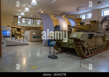 Allgemeine Ansicht der Fahrzeugdisplays im REME Museum (Royal Electrical and Mechanical Engineers), Lyneham, Wiltshire, Großbritannien. Stockfoto