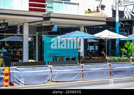 Melbourne, Australien. Februar 2021, 18th. Ein Geschäft vorne mit einem blauen "for Lease"-Schild an einem leeren kommerziellen Einzelhandelsimmobilie im Viertel Chapel Street. Kredit: SOPA Images Limited/Alamy Live Nachrichten Stockfoto