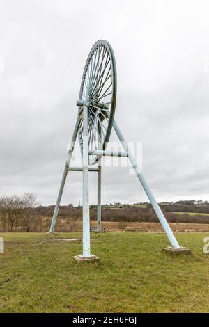 Der Apedale Country Park und Bergbaumuseum mit Grubenrad in North Staffordshire, England - ein historisches Kohlebergbau-Erbe Stockfoto