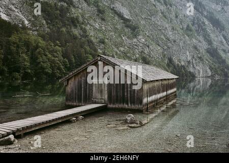 Bootshaus am Obersee in Bayern, Berchtesgadener Alpen, Deutschland. Stockfoto