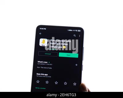 Assam, indien - Februar 19, 2021 : Koo App-Logo auf Handy-Bildschirm Stock Bild. Stockfoto