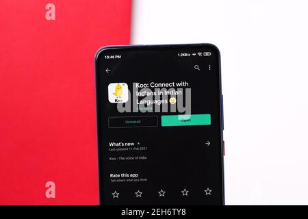 Assam, indien - Februar 19, 2021 : Koo App-Logo auf Handy-Bildschirm Stock Bild. Stockfoto