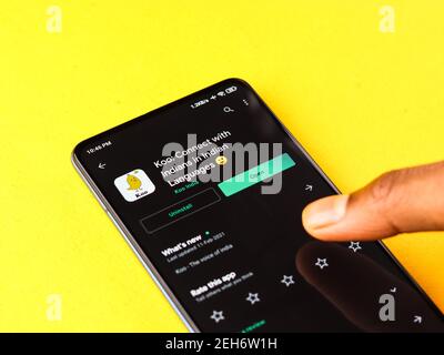 Assam, indien - Februar 19, 2021 : Koo App-Logo auf Handy-Bildschirm Stock Bild. Stockfoto