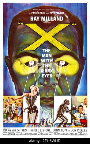 Reynold Brown entwarf Plakate, die den Film The man with the X Ray Eyes mit Ray Milland anwarfen. Stockfoto