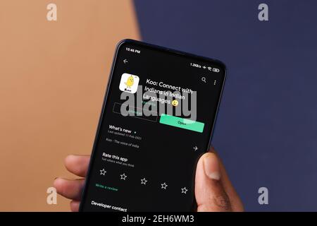 Assam, indien - Februar 19, 2021 : Koo App-Logo auf Handy-Bildschirm Stock Bild. Stockfoto
