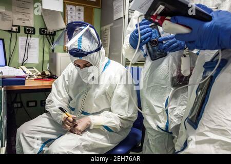 Mailand, Italien. Februar 2021, 19th. 2/19/2021 - Parma. Ein Arzt im Parma Krankenhaus nur redaktionelle Verwendung (Foto: IPA/Sipa USA) Kredit: SIPA USA/Alamy Live News Stockfoto