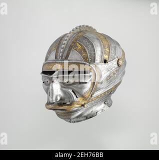 Schließen Helm mit Maske Visier in Form eines menschlichen Gesichts, Deutsch, Augsburg, ca. 1515. Stockfoto