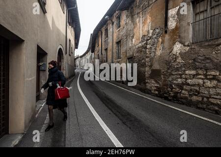 Mailand, Italien. Februar 2021, 19th. Nembro Februar 2020 erste Blöcke und rote Bereiche in Nembro und benachbarten Dörfern, die Armee nur redaktionelle Verwendung Kredit: Unabhängige Fotoagentur/Alamy Live Nachrichten Stockfoto