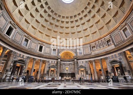 Italien, Rom, Pantheon-Innenraum Stockfoto