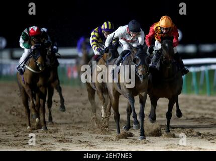 Mack the Knife, geritten von Daniel Muscutt (zweiter rechts) auf dem Weg zum Gewinn des Play 4 to Score bei Betway Handicap auf der Southwell Racecourse. Bilddatum: Freitag, 19. Februar 2021. Stockfoto