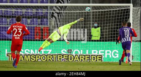 Aue, Deutschland. 19th Feb, 2021. firo: 19.02.2021 Fußball: Fußball: Archivfotos 2.Bundesliga-Saison 2020/21 Erzgebirge Aue - VfL Bochum Manuel Riemann, Einzelaktion, PARADEBILD POINT/firoportsphoto Quelle: dpa/Alamy Live News Stockfoto