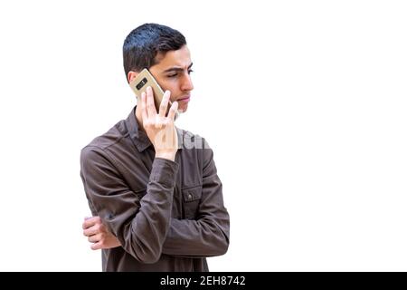 Arabischer Kerl hält sein Smartphone Stockfoto