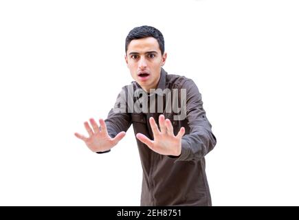 Arabischer Kerl, der Warnsymbol macht Stockfoto